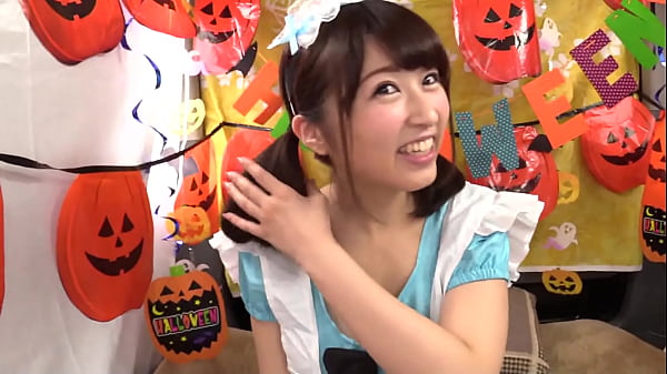 メイドコスのおっぱいはみ出てるほろ●い素人みゆちゃんget！fカップ巨乳に目が眩み、交渉すると、「全然ヤる～」だって！天性のヤリマン発見か！？柔らかすぎなおっぱい愛撫し、パンツ脱がすとパイパン(ラッキー)なマ○コはトロトロで既にスタンバイしてます！ thumbnail