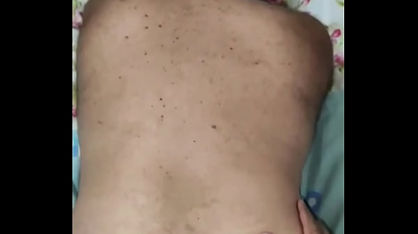 Play MP4 - com o meu cu laciado e hidratado o ursao pirocudo mete com e goza novamente