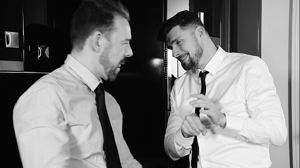 Play MP4 - Horny Rich Bitch Eden Ivy DP&rsquo;d by Her Stud Body Guards GP2294