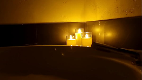 A CHIVA DI FARMI COMPAGNIA SEGA IN VASCA IDROMASSAGGIO E MUSICA RILASSANTE VIENI A GIOCARE CON IL MIO CAZZO_PIENO DISCHIUMA