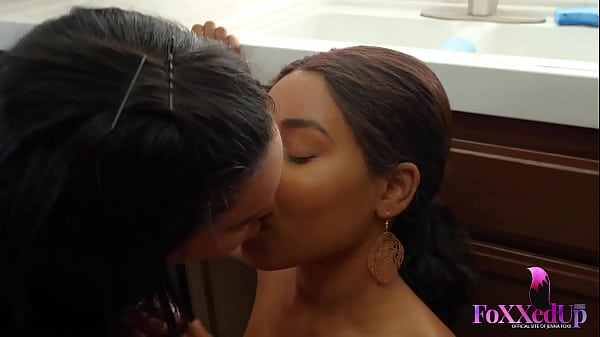 Play MP4 - Eden Sin & Jenna Foxx's Steamy Oral Adventure&excl; Cunnilingus&comma; Finger Play & Beyond&excl;