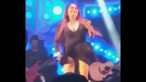 Play MP4 - Cantora mostrando a buceta