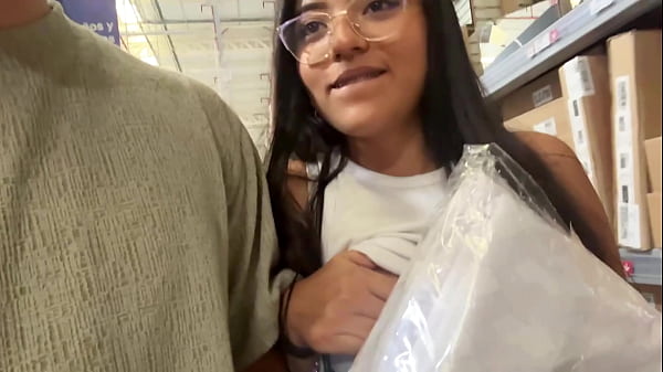 Play MP4 - me masturbo en el centro comercial con mi esposo