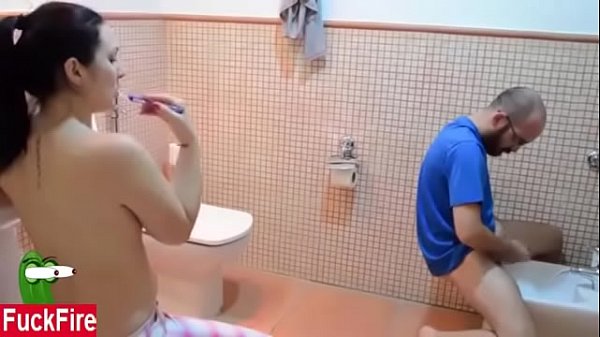 US NRI fucked Indian hotel staff_girl in_bathroom