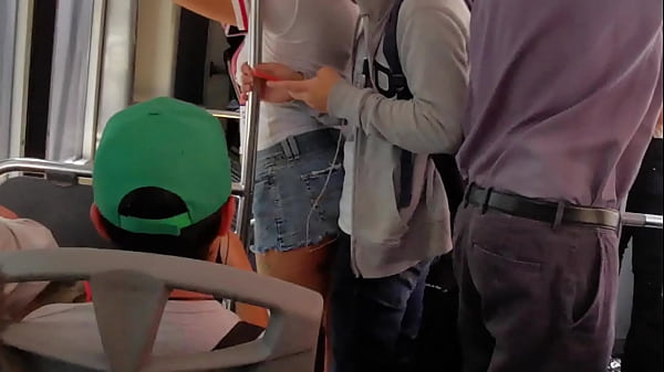 Play MP4 - Comenzo como un arrim&oacute;n en el metrobus y termine montada encima de su verga &lpar;Twitter&colon; &commat;Hyperversos2&rpar;