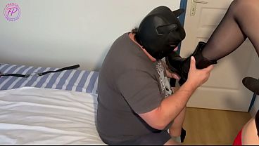 French pegging &ndash; a subscriber came to be humiliated and fucked hard with a deep strap on 