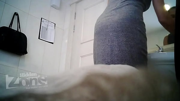 Play MP4 - voyeur b&period; anus