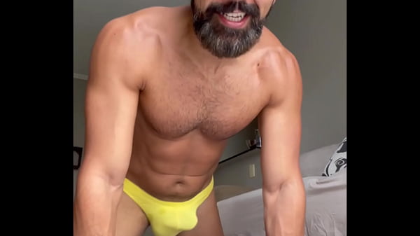 Play MP4 - Yellow thong - Home Workouts Part 1
