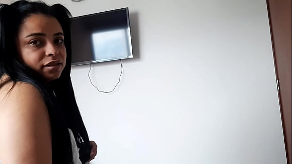 Play MP4 - Le pido ayuda a mi hermanastra con la tv&period; Termina chup&aacute;ndome la polla&period;