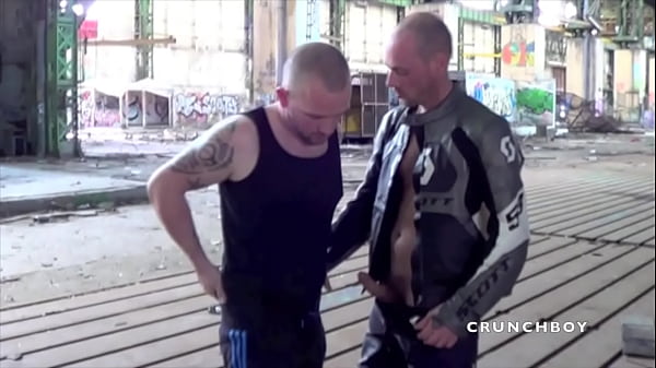 Amazing Risky Exhib For A Seyx Bear Used By Straight Motor Biker thumbnail