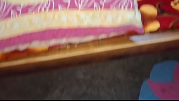 Nonton My Hot Bhabhi Caught Me When Im Masturbating Y Nacked In My Room thumbnail