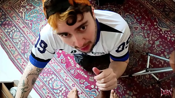 vizinho h&eacute;tero me mandou pegar a&ccedil;&uacute;car na cozinha, me virei e ele p&ocirc;s a rola pra fora (COMPLETO NO RED) 