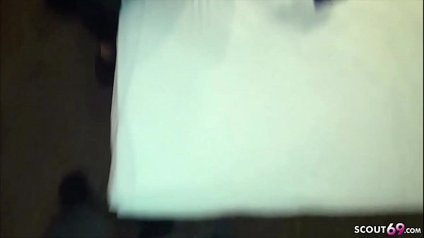 Play MP4 - German Ebony - Schwarzes Teeny Luna Corazon telefoniert mit Freund als sie gefickt wird