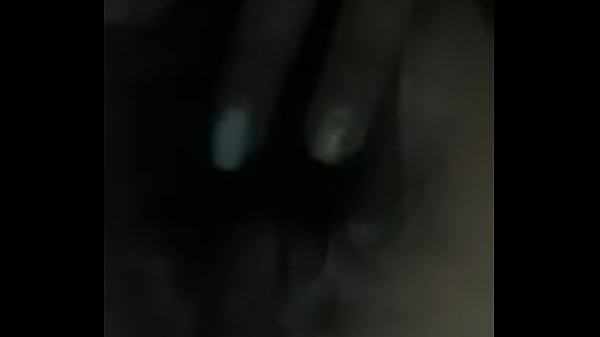 Jovencita jug&aacute;ndose parte 2 