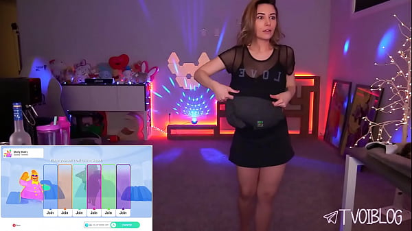 Streamer accidentally showed breast on stream