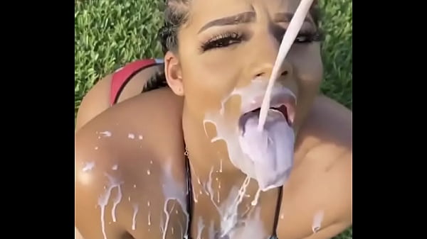 Tomando leche