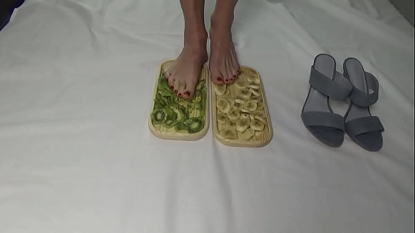 I trample fruits with my feet 