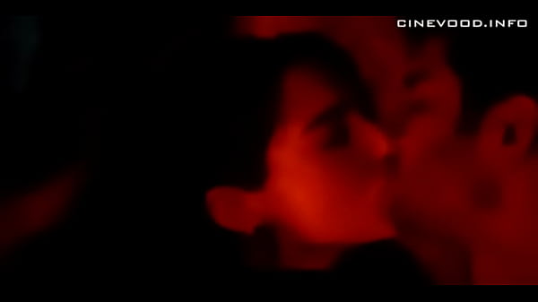 IndianGirl Sara ali khan kisses