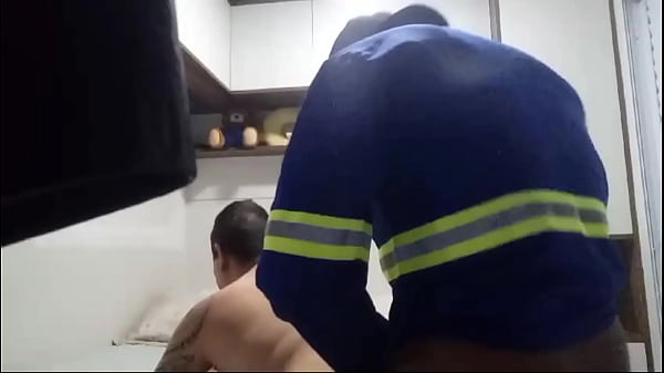 Meu vizinho hetero me chama sempre que t&aacute; afim de dar o cu depois que a esposa sa&iacute; pra trabalhar. coloquei c&acirc;mera escondida 