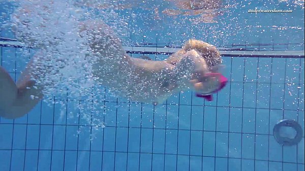 Play MP4 - Hot Elena shows what she can do under water