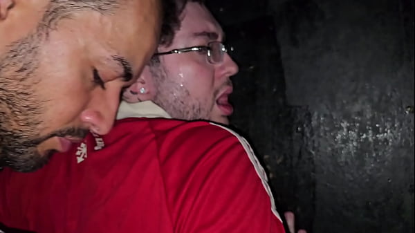 Nerd Gay Sendo Usando Por Dois Ativos No Box De Um Cinema Porn&ocirc; Gay. thumbnail