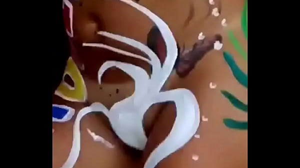 Saveiro com rabudas dan&ccedil;ando