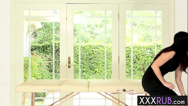 Play MP4 - MILF India Summer enjoys massage and pussy licking by a hot Zoey Monroe