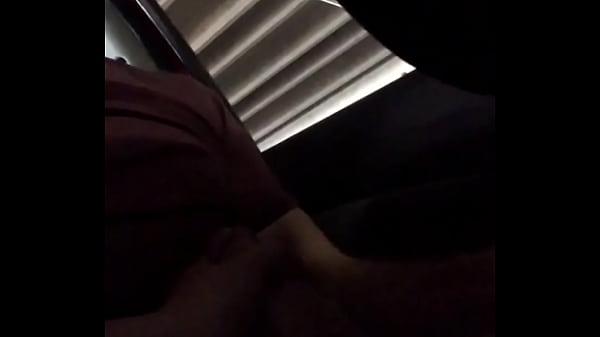 Play MP4 - Regal&aacute;ndole oral a mi hombre en el estacionamiento