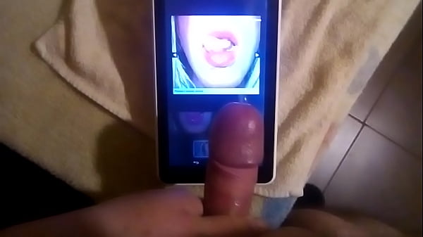 Paja en la boca de ella