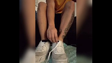 Tomas Styl Muestra Sus Pies Sudados Y Olorosos thumbnail