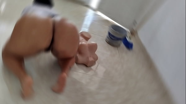 Joven colombiana de gran culo se masturba su delicioso co&ntilde;o junto a su mu&ntilde;eca tantaly 