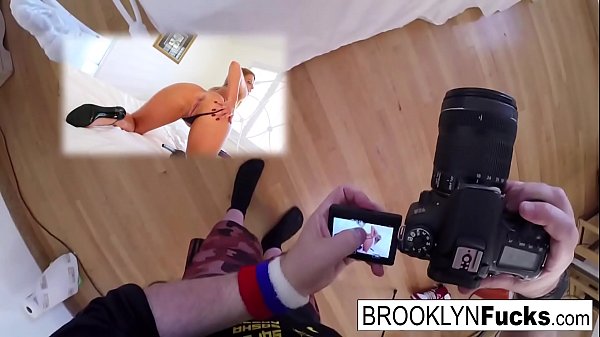 Sexy babe Brooklyn puts a purple toy in herpink pussy