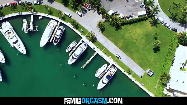 Nonton Familyorgasm - Mad Fathers Spend The Entire Day Disciplining Their Lesbian School Stepdaughters, Honey Hayes, Reyna Delacruz, Dick Swardson, Peter Green thumbnail