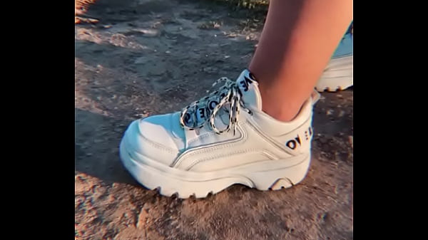 Nonton Modelo De Instagram En El Campo thumbnail