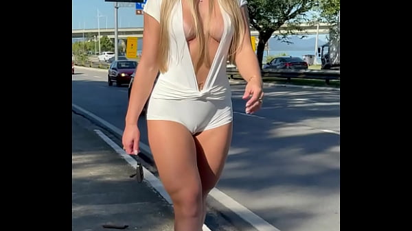 EU JACQUELINE SEMPRE SEXY COM ROUPAS EXOTICAS E SEDUTORAS 