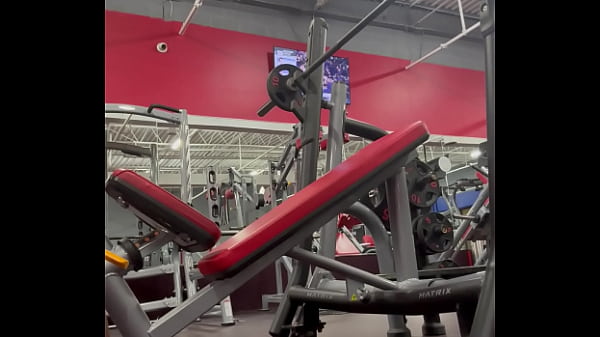 Muscle mommy pushing that bar