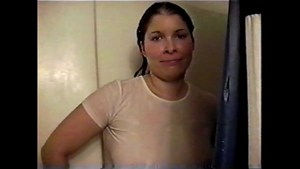 Girl gets wet and sprayed with jizz 