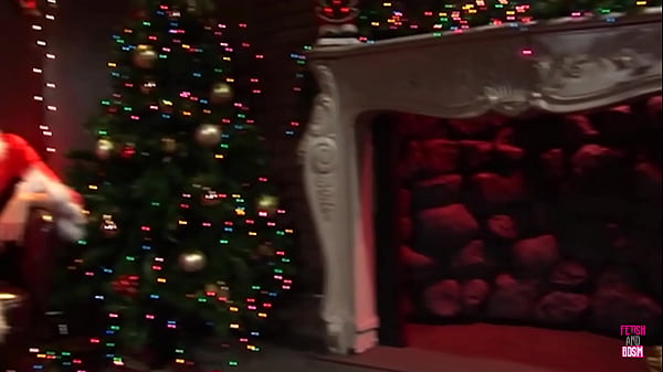 Nonton A Mischievous Blonde With Voluminous Breasts Engages In Sexual Intercourse With A Blonde Man Dressed As Santa Claus thumbnail