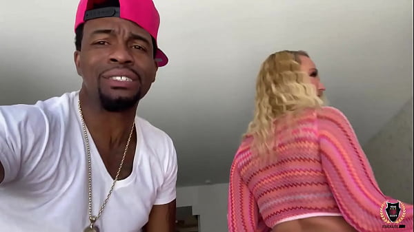 Mellanie monroe's juicy booty bounces when rome major bangs her