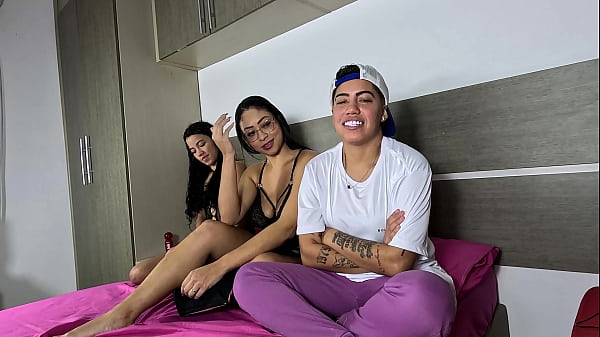 Com duas novatas na cama entrou a terceira e o camera a&iacute; virou orgia bibi mendes cristal ortega 