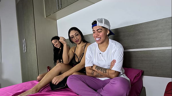 Com duas novatas na cama entrou a terceira e o camera a&iacute; virou orgia - Bibi Mendes - Cristal Ortega 