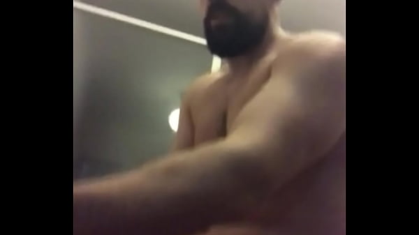 Play MP4 - Cumshot on the boobs