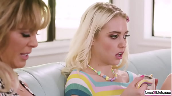 Milf licks blondeto fulfill a fantasy