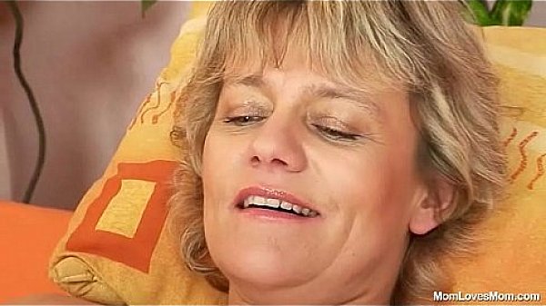 Hot domina lady performs filthy masturbation 