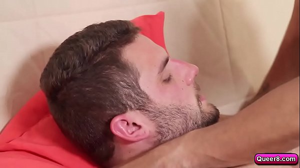 Play MP4 - Leo Fuentes goes down to tastes Rockes dick