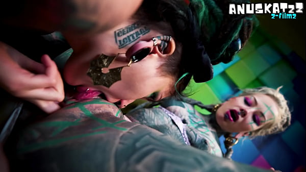 Play MP4 - inexperienced tattooed hippie girl gets anal lesson from alternative pornstar