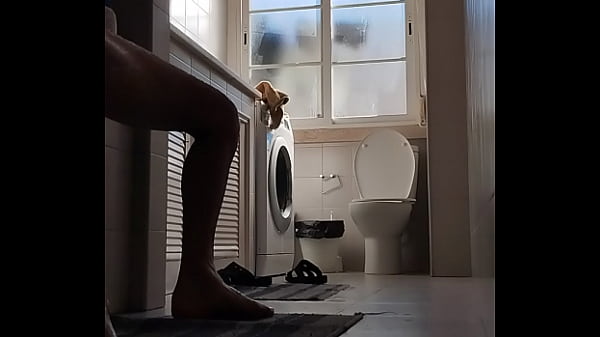 Play MP4 - Hot man masturbating with milk in his hand