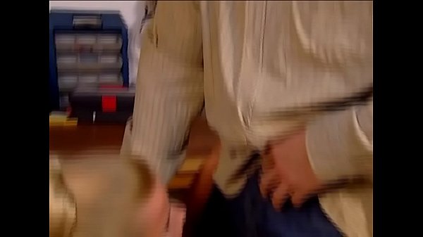 Play MP4 - Schwester der Freundin in der Garage gefickt  MMV