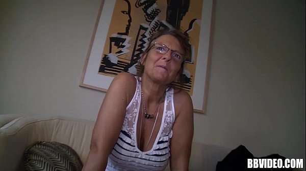 Play MP4 - German mature wench masturbating