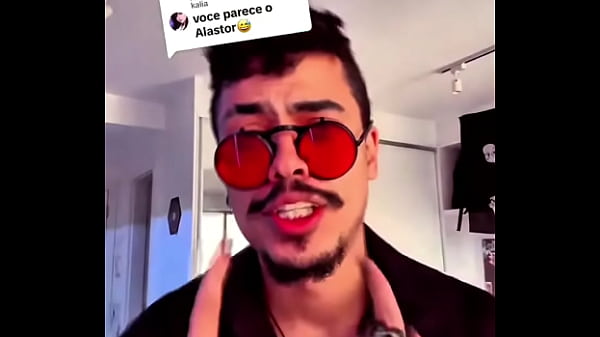 Mini compilado de eu antigo biscoitando dublando o alastor 